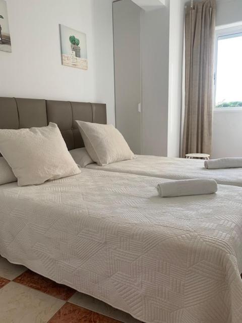 Edif Casablanca Apartment เนร์คา ภายนอก รูปภาพ